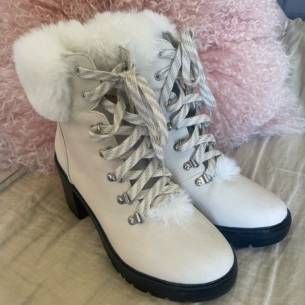 Esprit White Fur Lined Boots Booties Lug Sole New!